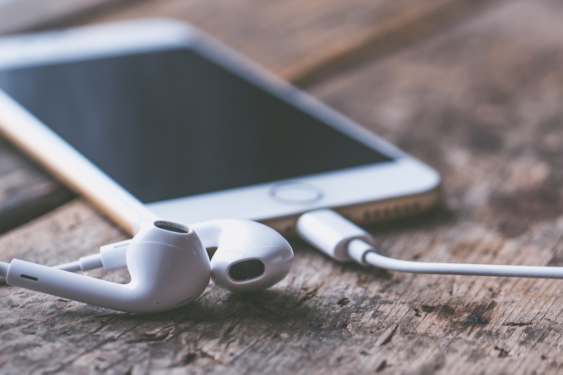audiobookを徹底解説　いつでもどこでも簡単に読書をしませんか？